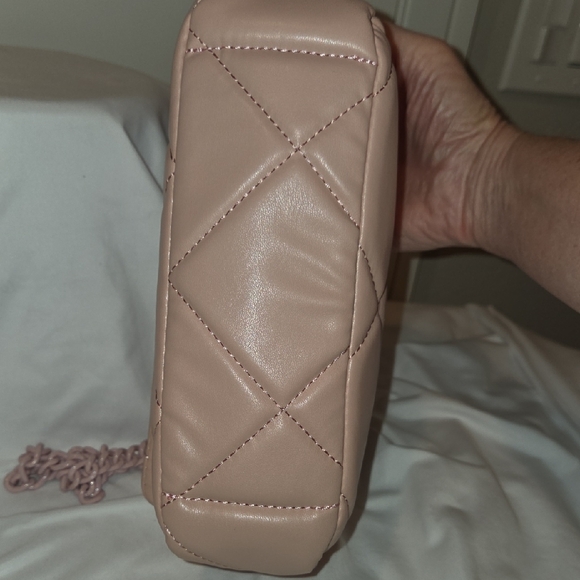 NWT - Badgley Mischka Quilted Blush Shoulder & Hand Bag - Picture 7 of 11
